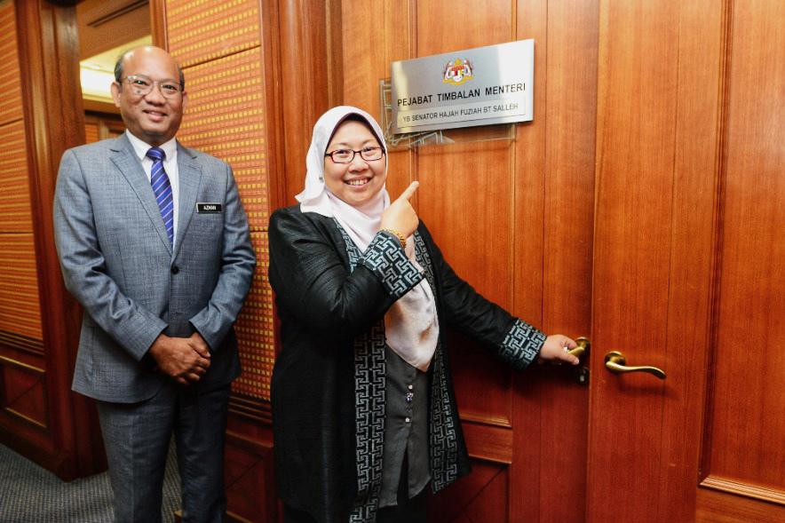 YB SENATOR PUAN HAJAH FUZIAH BINTI SALLEH MULA TUGAS SEBAGAI TIMBALAN MENTERI PERDAGANGAN DALAM NEGERI DAN KOS SARA HIDUP (KPDN)