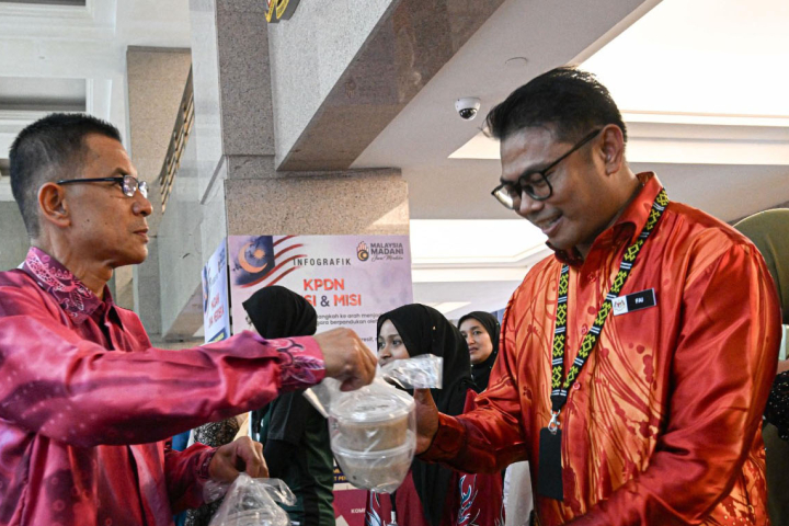 PROGRAM MEMASAK DAN AGIHAN BUBUR LAMBUK MERAIKAN BULAN RAMADAN AL-MUBARAK 2025/1446
