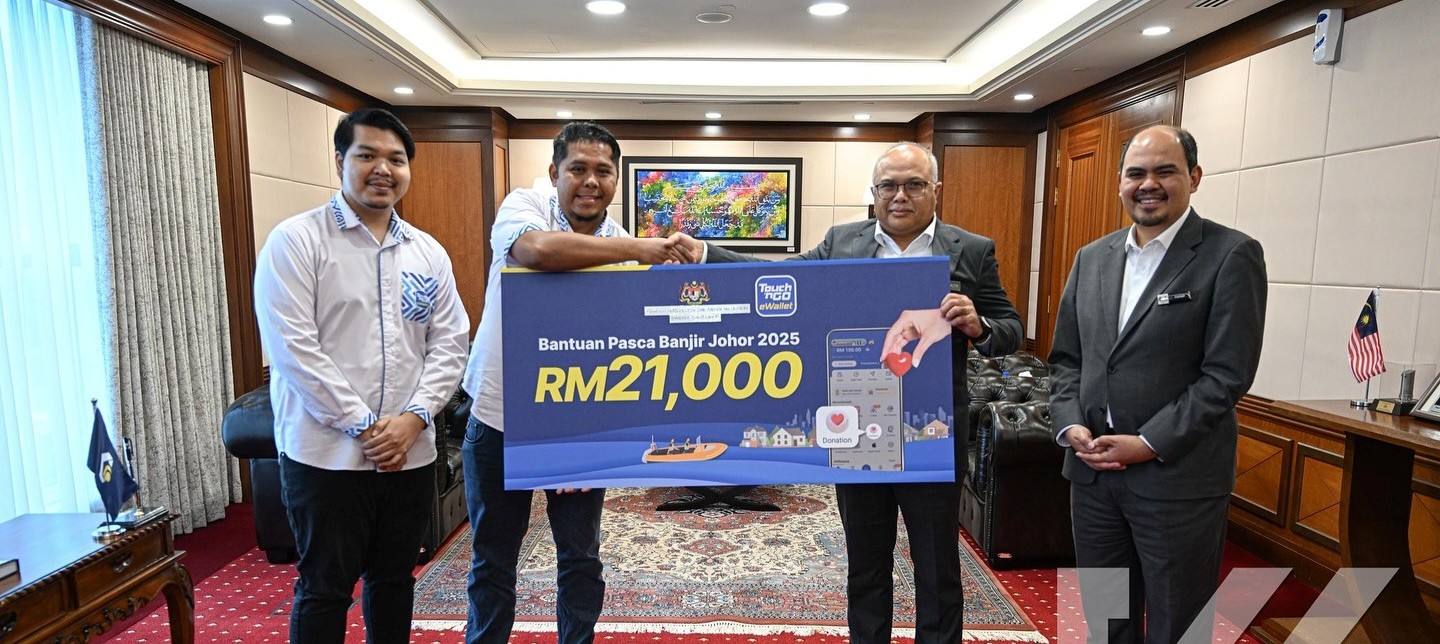 SESI PENYERAHAN SUMBANGAN DANA KORPORAT TNG eWALLET UNTUK MANGSA BANJIR DI JOHOR